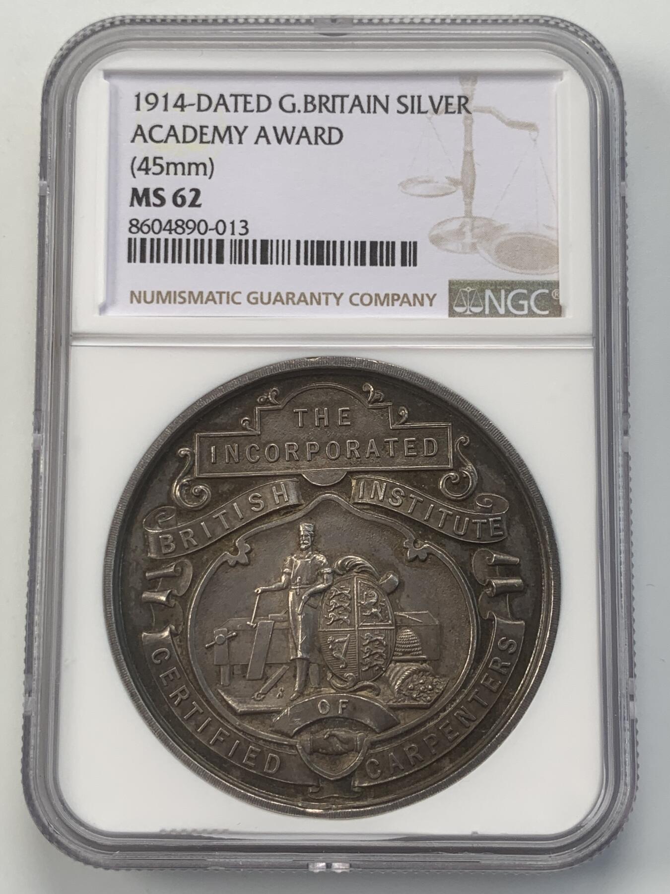 掌中浮雕-藏着的欧洲第046场 NGC MS62 ：1914年英国注册木匠联合机构The Incorporated British Institute of Certified Carpenters颁发的银质奖章，45mm