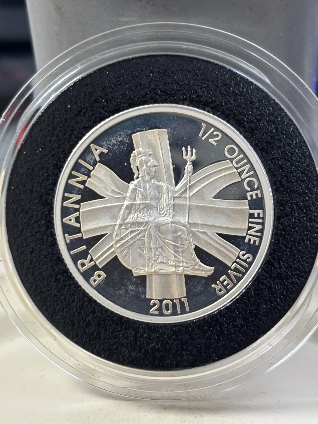 第186期拍卖 英国2011年不列颠女神系列精制纪念银币4枚全套，958银，32.45克/16.22克/8.11克/3.24克，有氧化