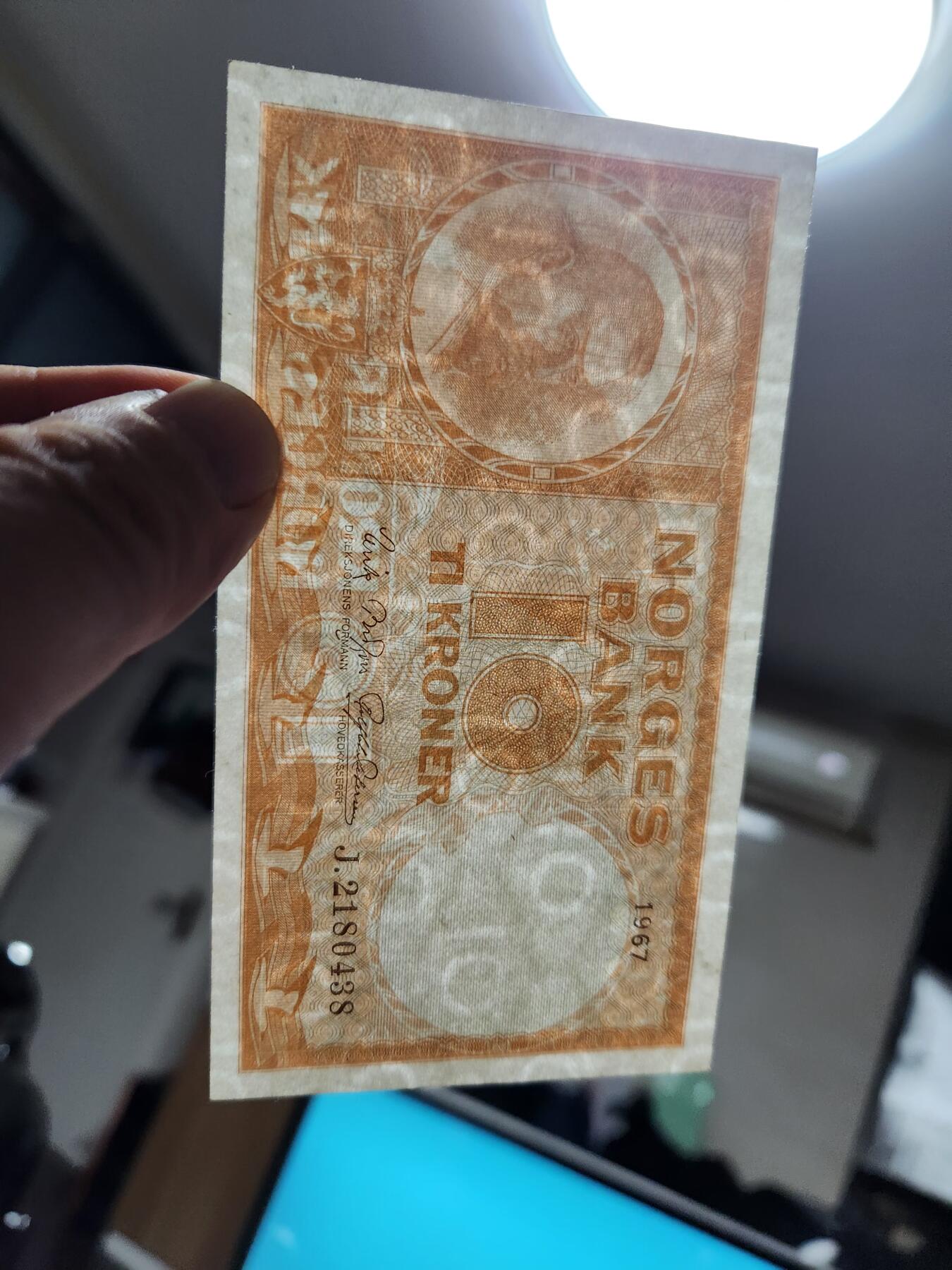 12月17号晚上8点 外国纸币自动截拍第73场 挪威1967年版10克朗(首相 克里斯蒂安) 近新极美品