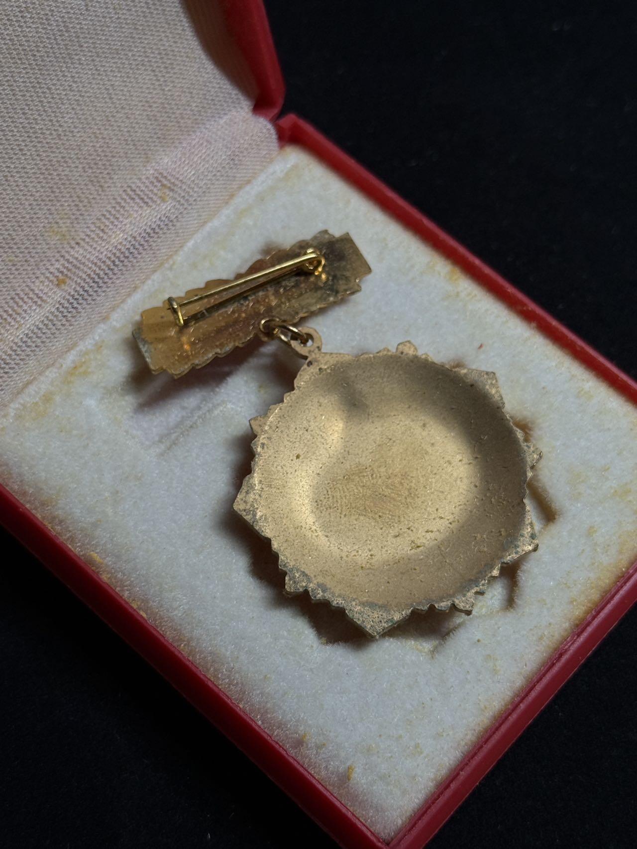 欢庆元旦！戎马世界章牌大赏第109期元旦大拍 匈牙利苏联友谊证章，带盒