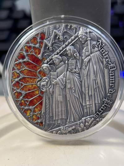 第185期拍卖 - 喀麦隆2019年2000中非法郎仿古彩色高浮雕银币 巴黎圣母院 2盎司999银 发行量：500 盒证全