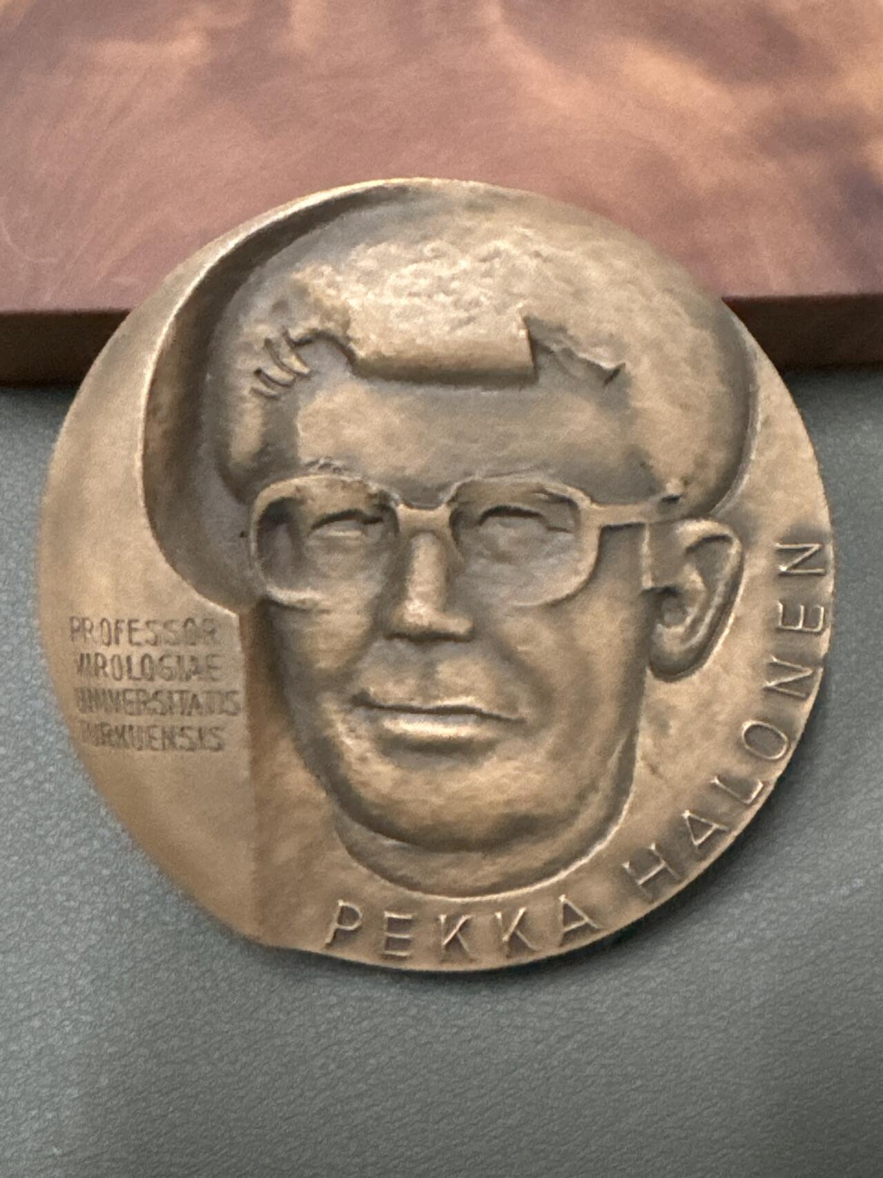 ❤️【币观天下】❤️ 第335期钱币拍卖- 2025.12.19周五晚上6点半场-长期征集拍品 芬兰著名画家哈洛宁超大纪念铜章331.3G