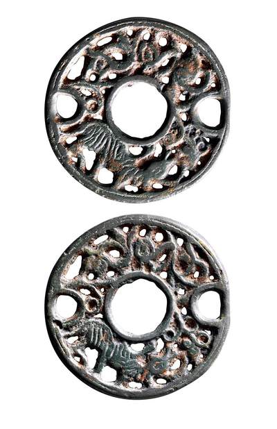 中贸圣佳2025年秋季拍卖会 争辉 中国历代古钱 - 元 吴牛惴月镂空花钱 56.7*3.9mm