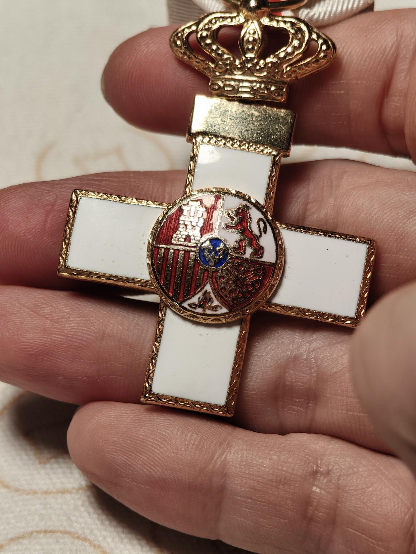 抚柳草堂-第二期章牌钱币 奖章勋章限时免佣 满百包邮 放漏专场 西班牙空军军功勋章 品相不错珐琅完好重33.9g