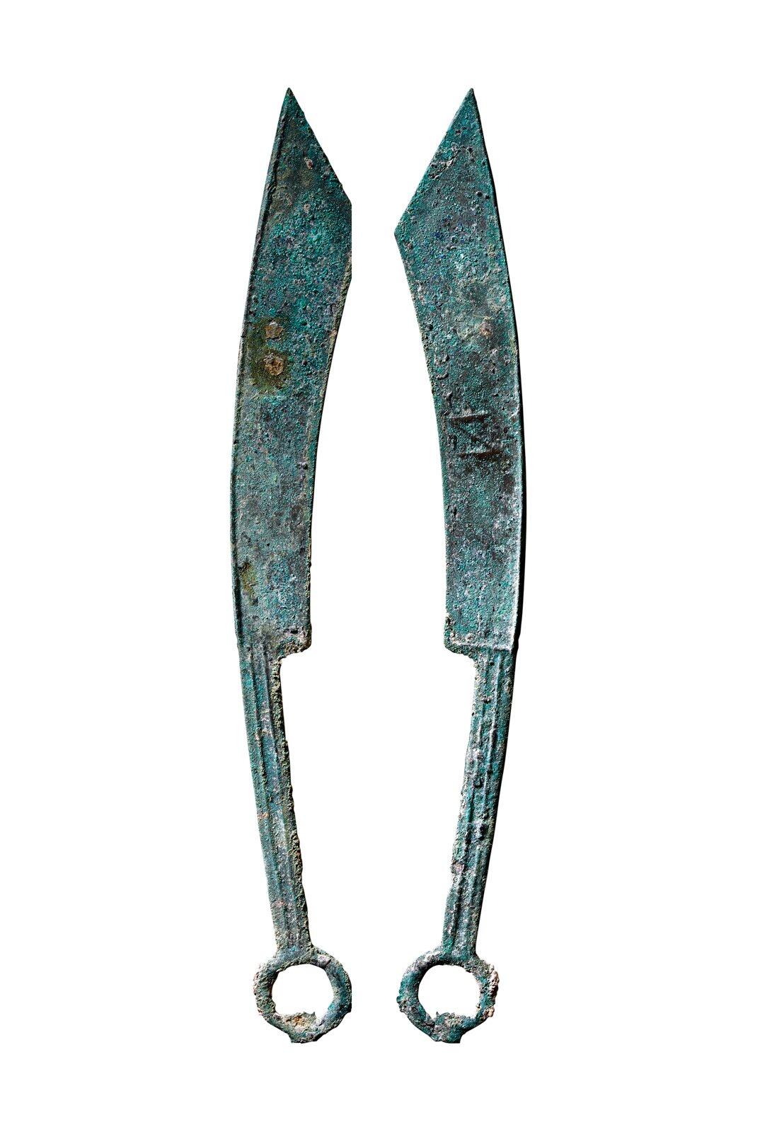 中贸圣佳2025年秋季拍卖会 争辉 中国历代古钱 春秋·鲜虞 “五”鲜虞尖首刀三式 151.6*1.8mm