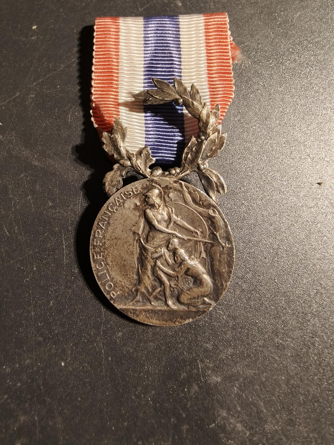 老王徽章第170期 法国银级内务部服役奖章    950银    12.5g