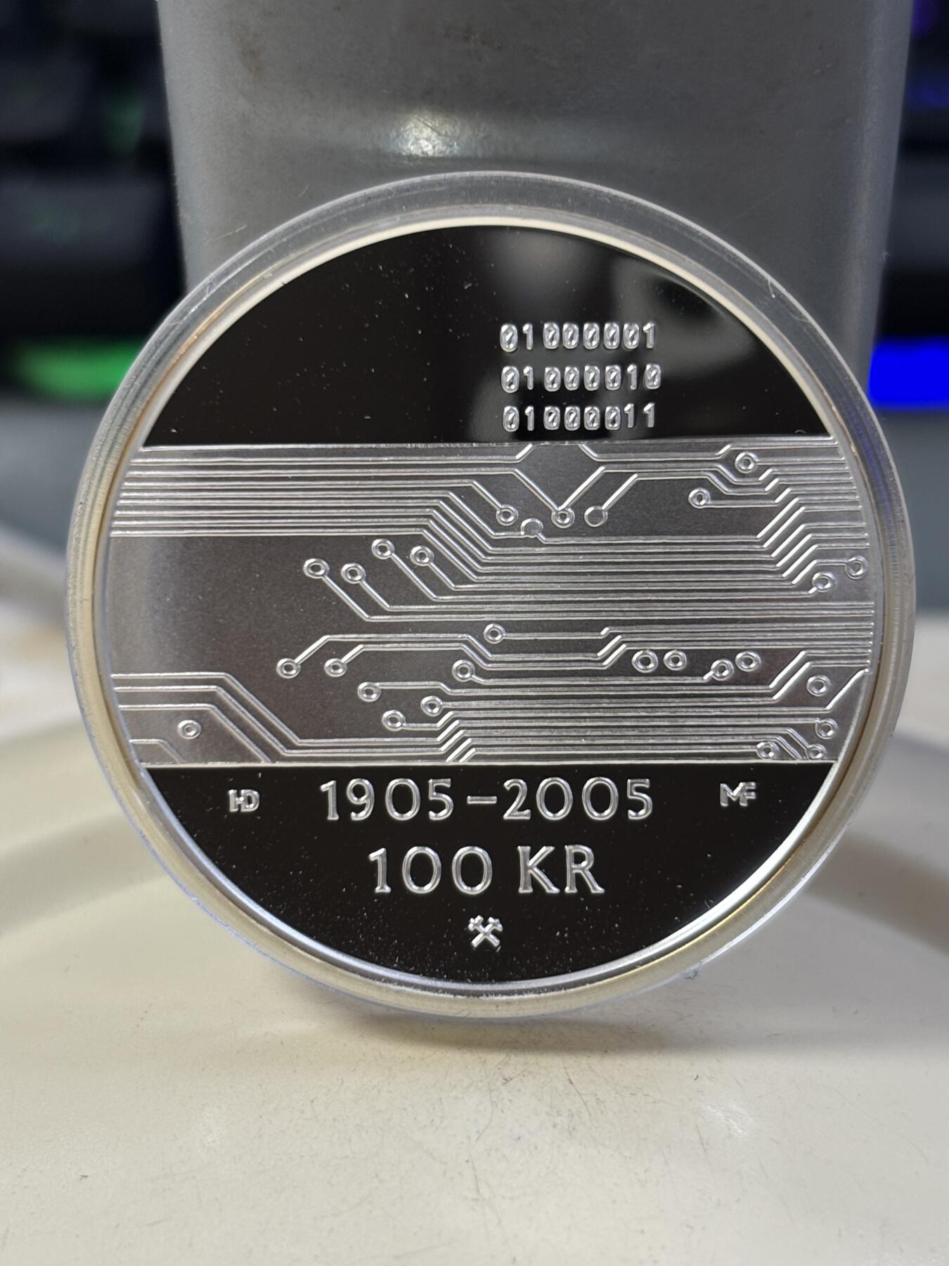 第185期拍卖 挪威2005年100克朗精制银币 挪威瑞典联盟解散-电路 33.6克925银 发行量：10万 盒证全