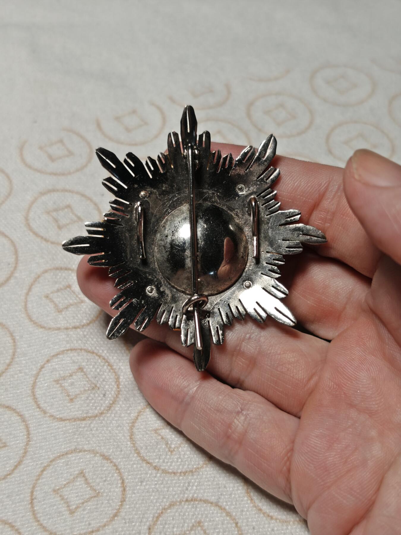 抚柳草堂-第二期章牌钱币 奖章勋章限时免佣 满百包邮 放漏专场 西班牙军事功勋大星芒 重45.3g 珐琅完好局部镀金