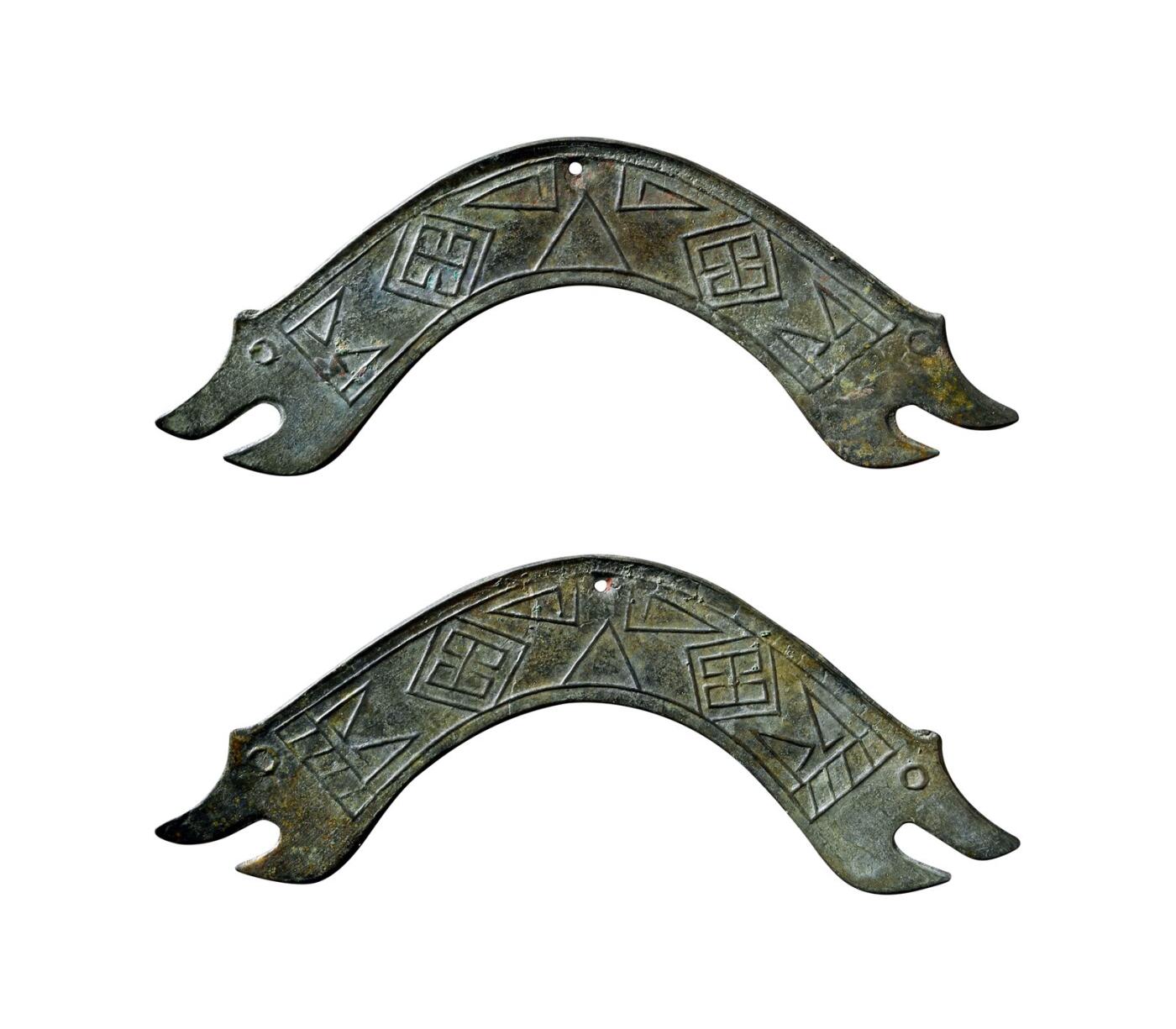 中贸圣佳2025年秋季拍卖会 争辉 中国历代古钱 春秋—战国 双面虎头规矩纹铜璜 100.5*1.6mm