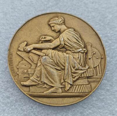 瓶子🏺第221期拍卖会 -  法国1929年工业学院镀金纪念银章  60克  2等银（80%含银量）  纯银价已过670了