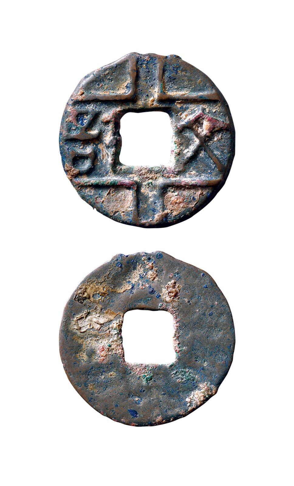 中贸圣佳2025年秋季拍卖会 争辉 中国历代古钱 战国·秦 “文信”圆钱 24*1.7mm