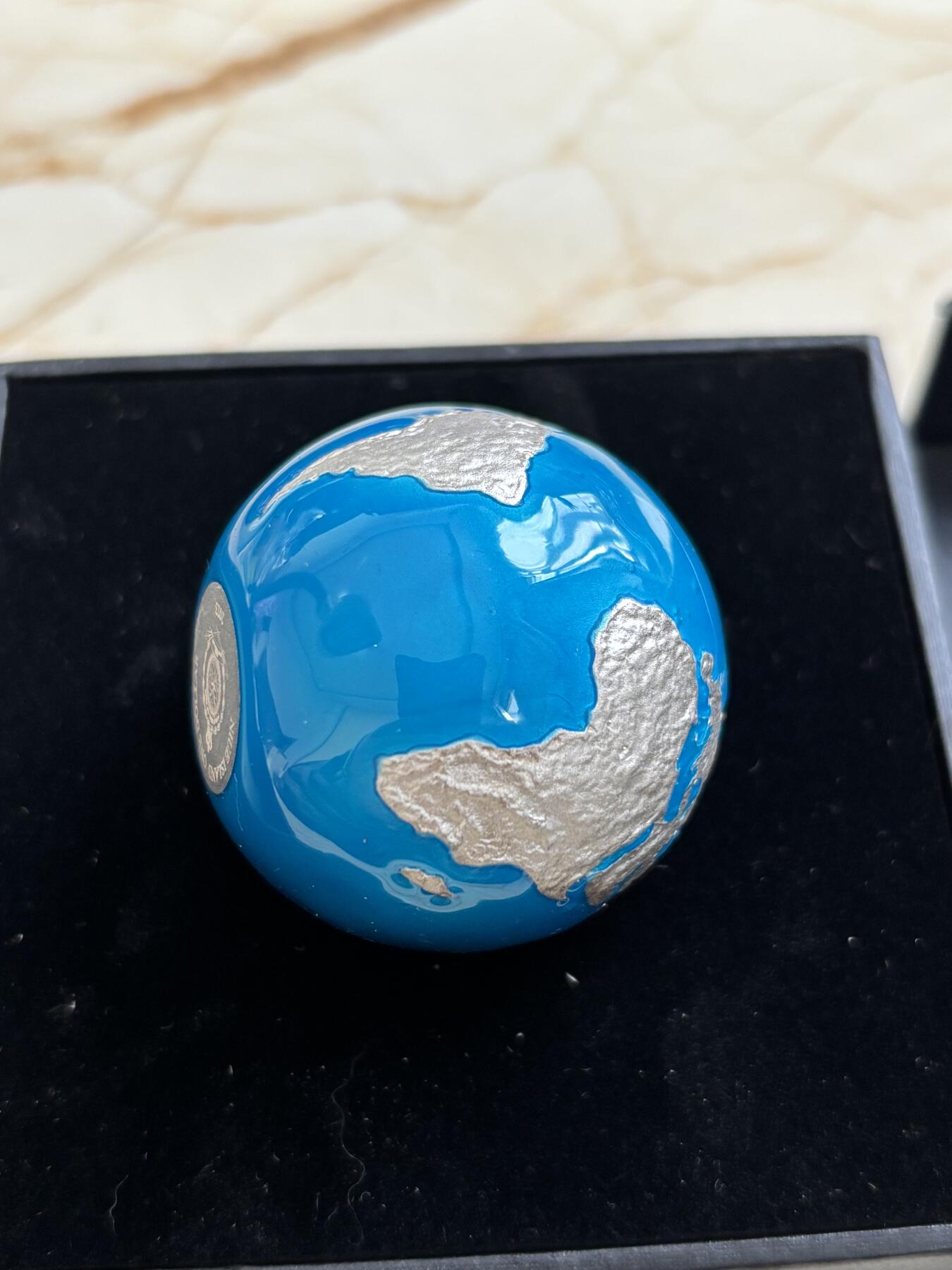 第185期拍卖 纽埃2023年1元彩色精制球形银币 我们行星地球 发行量：888 40克999银 无外纸套