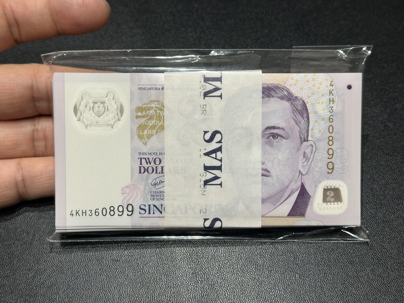 《外钞收藏家》第五百九十四期（畅拍场）（本平台长期征集拍品、欢迎藏友们联系合作） 新加坡塑料钞版2元 100张一起 全新