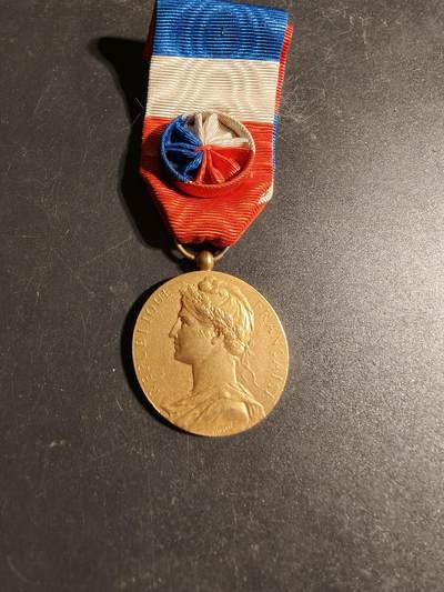 老王徽章第170期 - 法国金级劳工奖章    社会安全部    1947年实发    950银镀金    13.2g