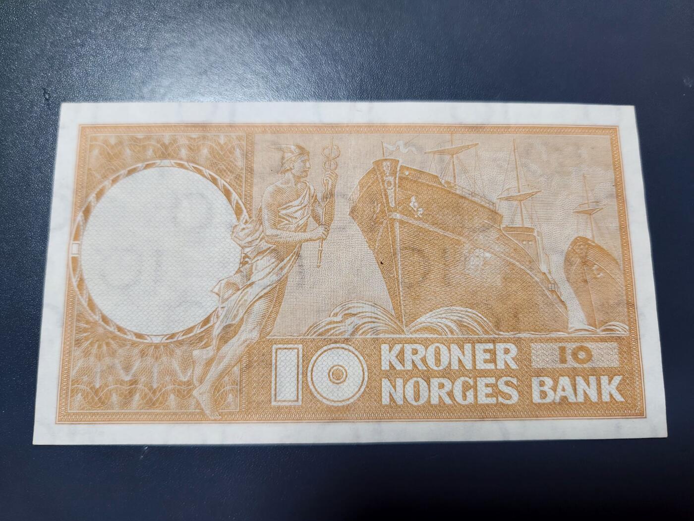12月17号晚上8点 外国纸币自动截拍第73场 挪威1967年版10克朗(首相 克里斯蒂安) 近新极美品
