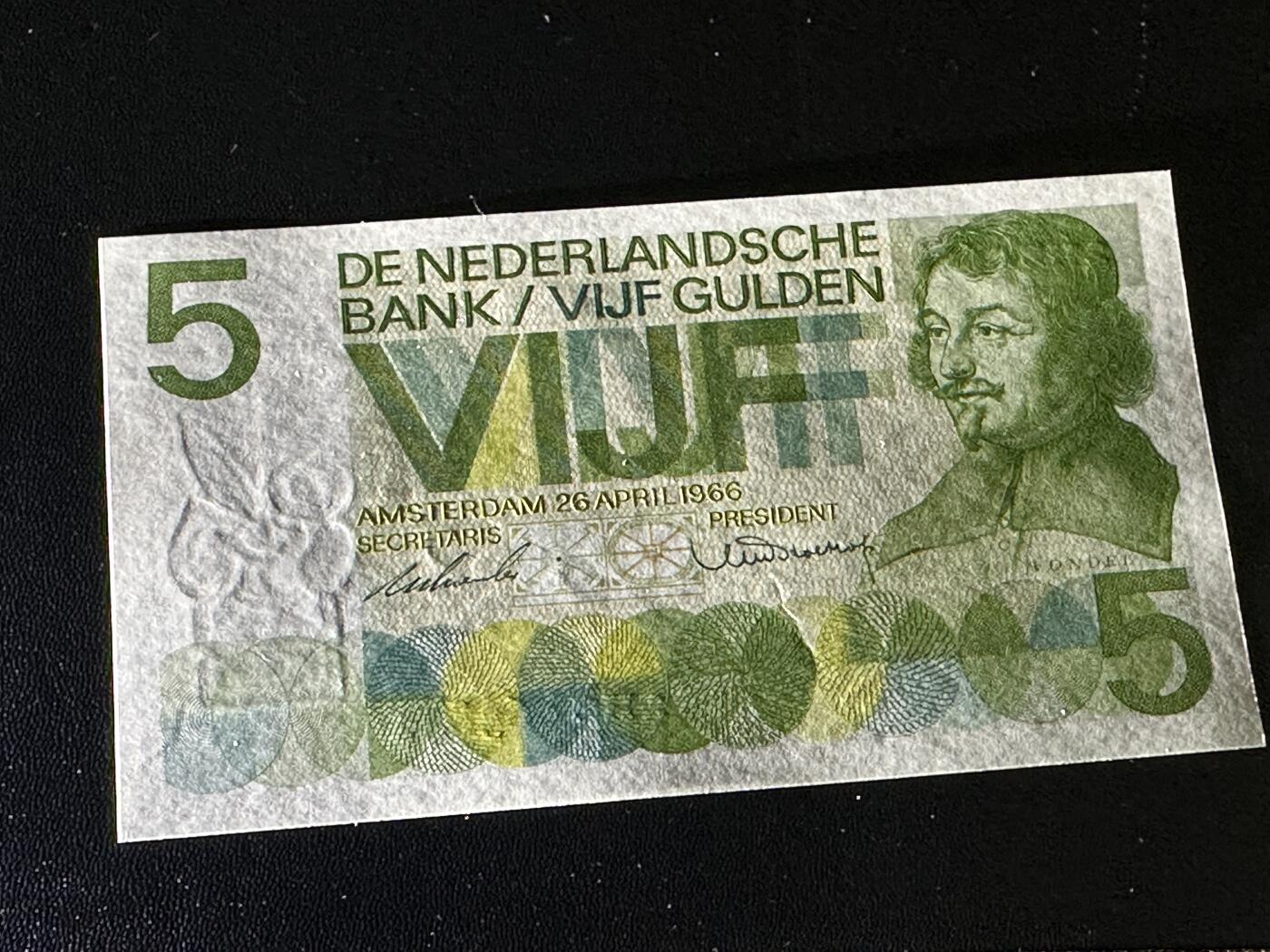 《外钞收藏家》第五百九十四期（畅拍场）（本平台长期征集拍品、欢迎藏友们联系合作） 1966年荷兰人像版5盾 全新UNC