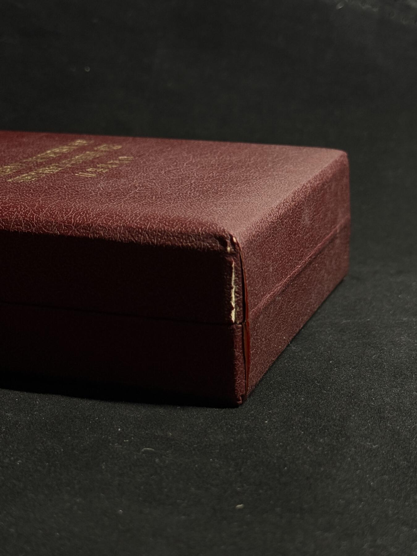 欢庆元旦！戎马世界章牌大赏第109期元旦大拍 南斯拉夫一级军事功勋勋章，盒略齐全