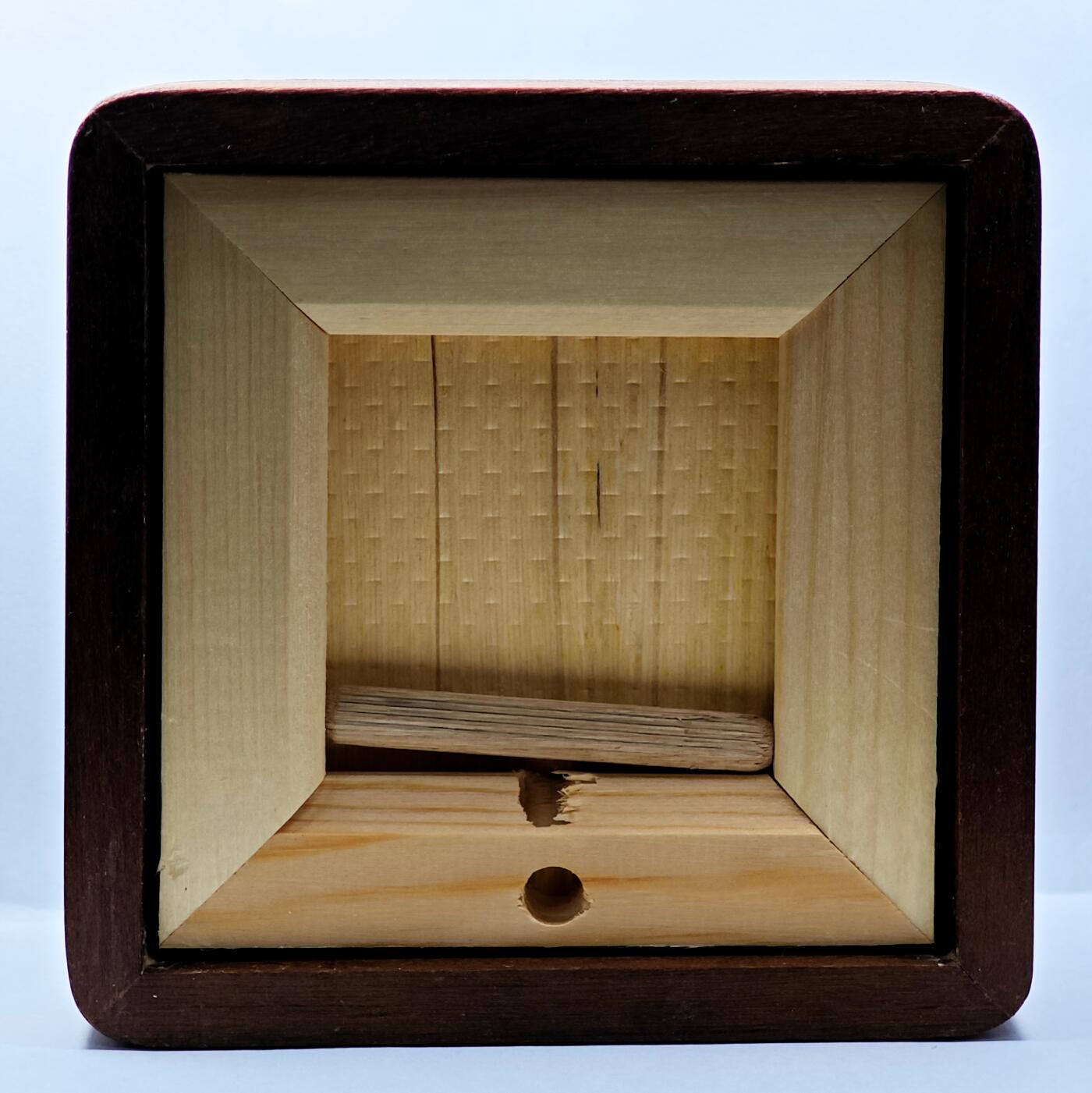 白泽拍卖卡牌手绘专场第30期（白金之夜 跨年大拍） 2025 居子手绘画 观自在 已装裱 尺寸：内9.3cm*9.3cm 外12cm*12cm  居子钤印