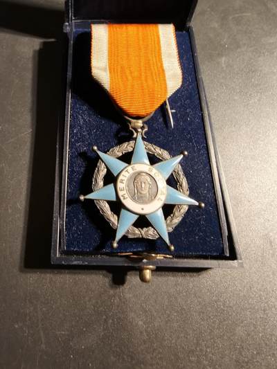 老王徽章第170期 - 法国骑士级社会功绩勋章    银质珐琅     原盒    