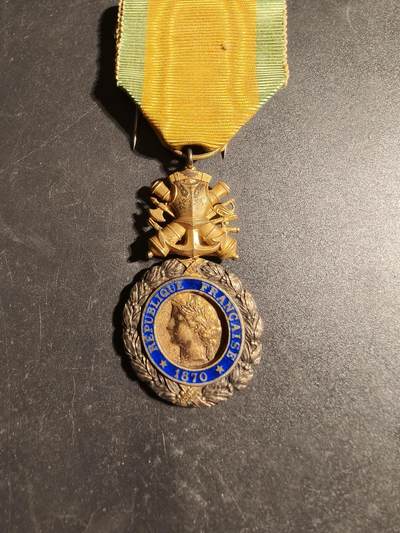 老王徽章第170期 - 法国军事奖章    三共时期    950银镀金珐琅    21.2g