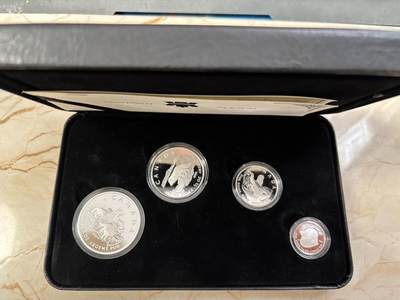 第185期拍卖 - 加拿大2004年2/3/4/5元精制银币套 北极狐 1/10，1/4，1/2，1盎司9999银 发行量：2万 盒证全