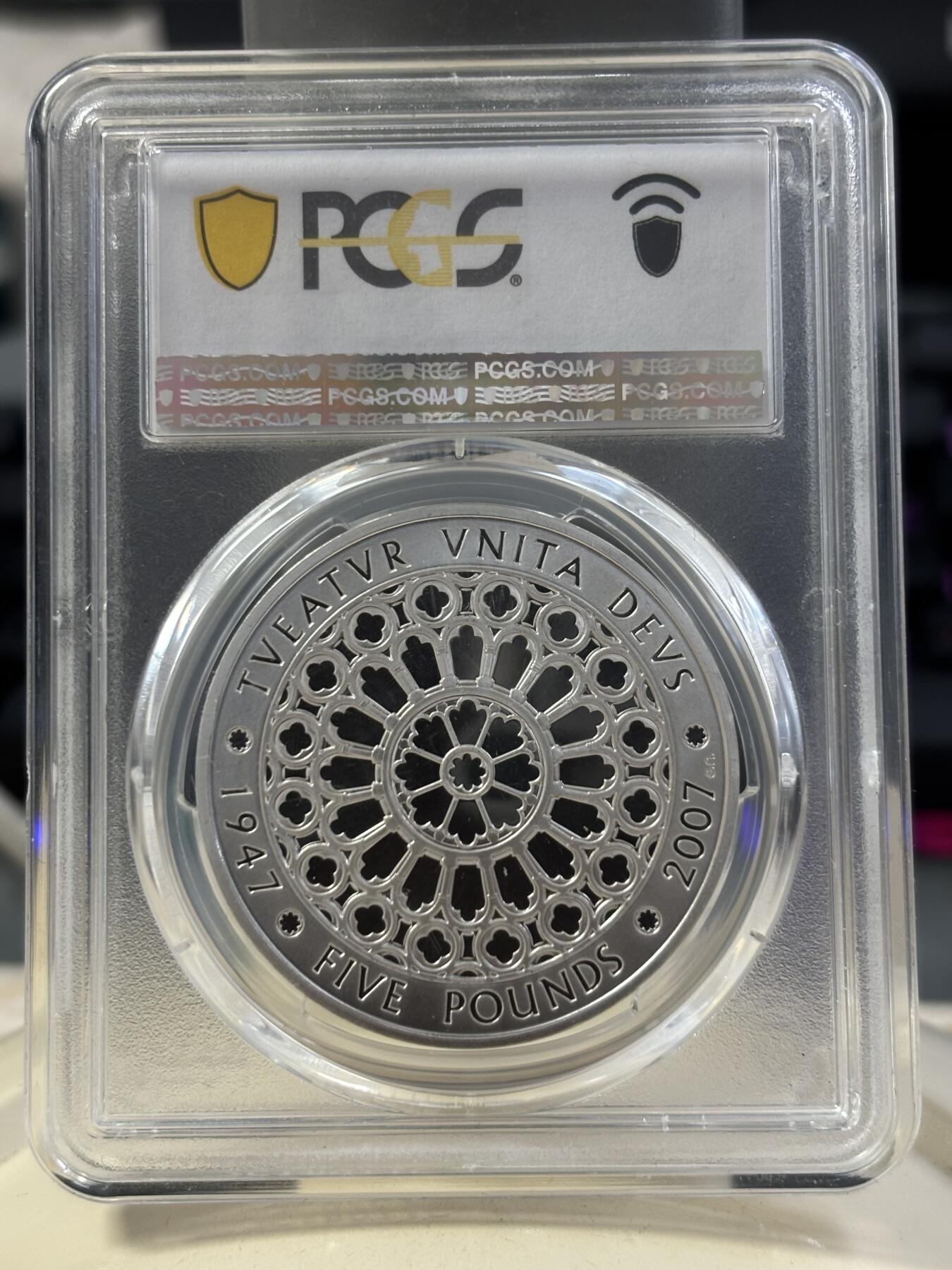 第185期拍卖 英国2007年5英镑精制银币 女王钻石婚 28.28克925银 PCGS PR69DCAM 亚军分更高评级5枚，评级盒有个破口