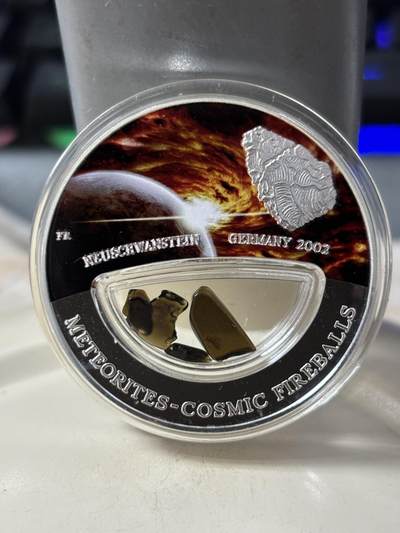 第186期拍卖 - 斐济2012年世界陨石系列镶嵌新天鹅堡陨石彩银币，999银，20克，发行999枚
