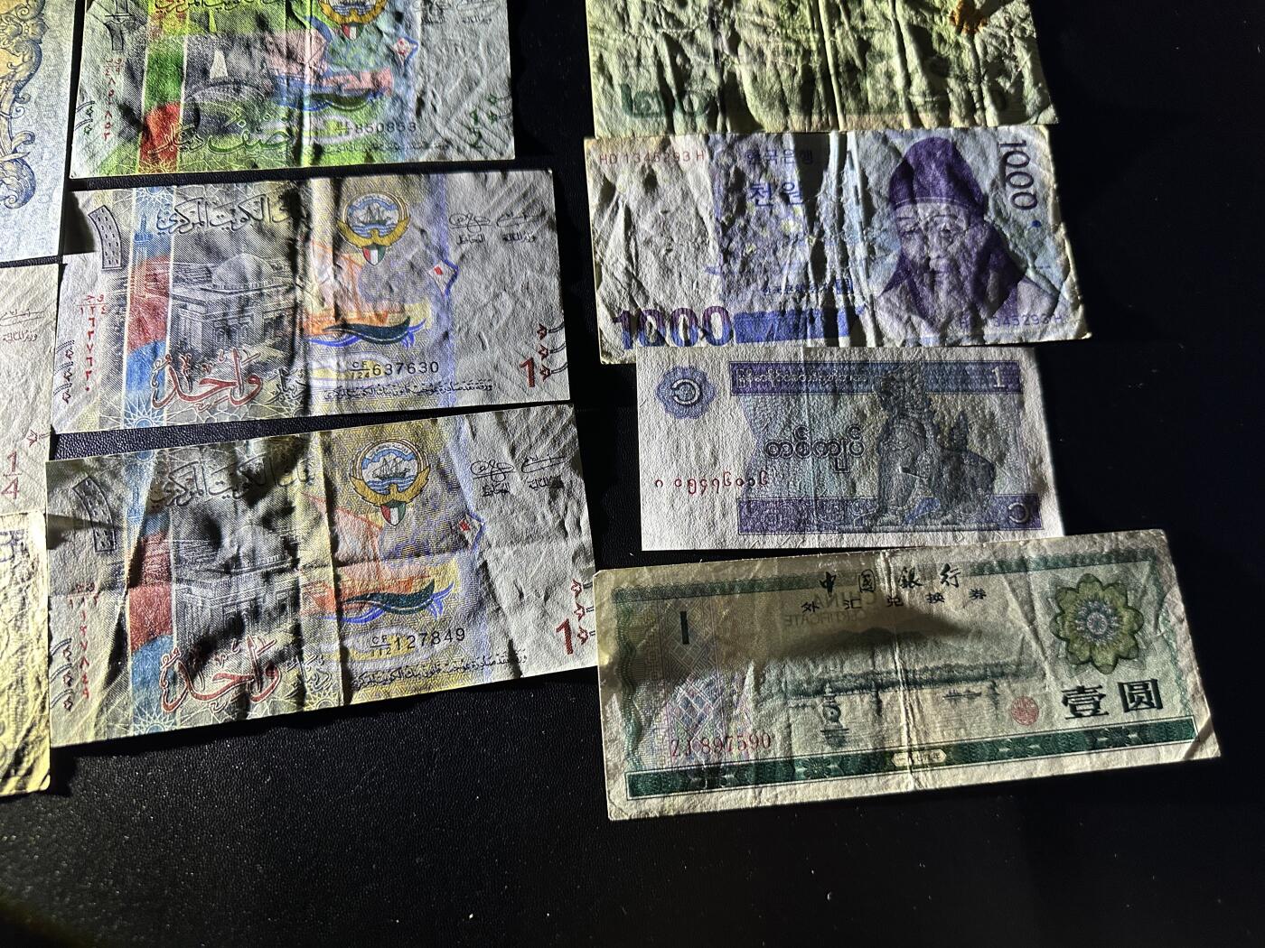 《外钞收藏家》第五百九十四期（畅拍场）（本平台长期征集拍品、欢迎藏友们联系合作） 俄罗斯、科威特、美元、泰国、韩国等12张一起 非全新 品相如图