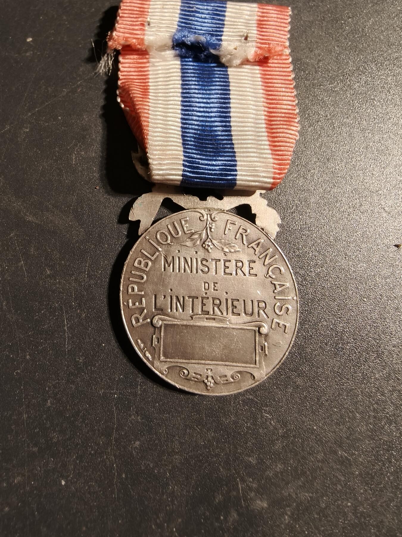 老王徽章第170期 法国银级内务部服役奖章    950银    12.5g