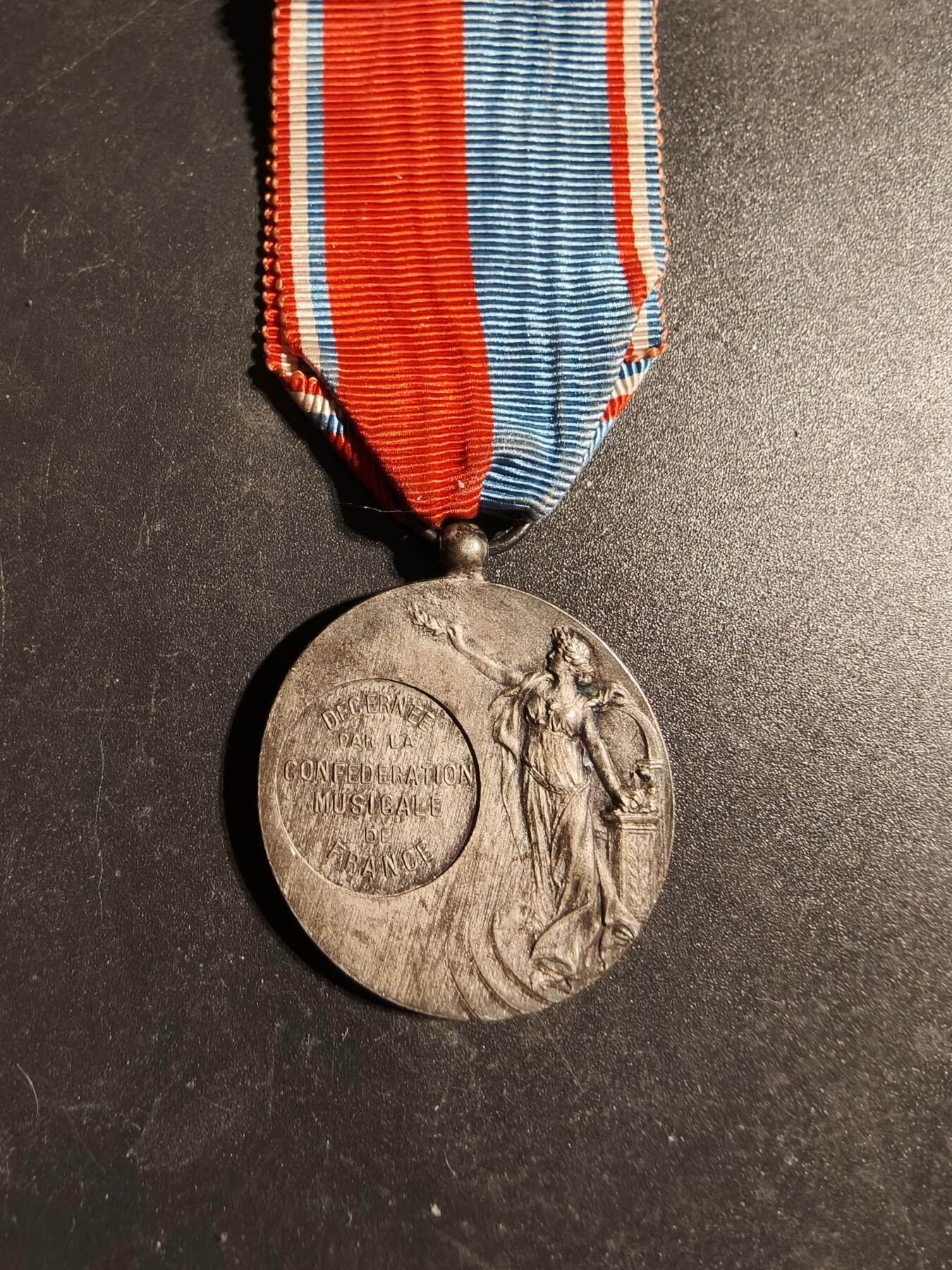 老王徽章第170期 法国音乐协会奖章     950银材质   少见贵金属版本    10g