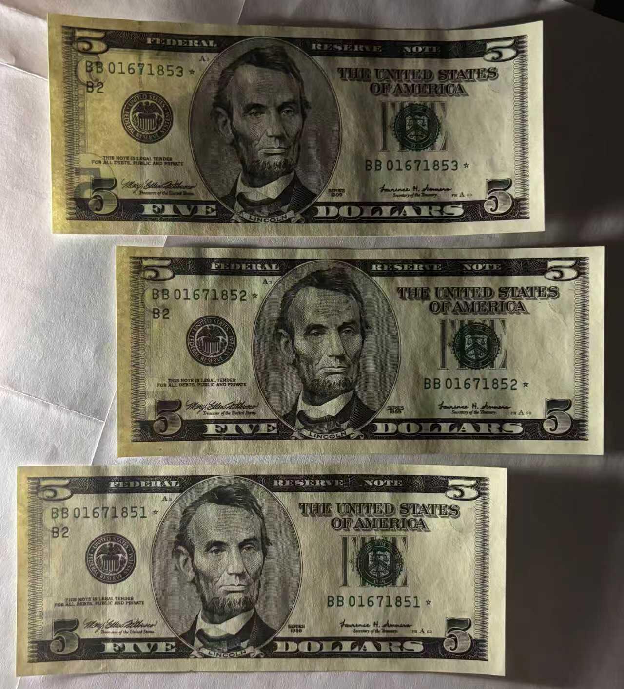 《外钞收藏家》第五百九十四期（畅拍场）（本平台长期征集拍品、欢迎藏友们联系合作） 1999年 大头版 5美元 首发年份 BB冠号 星补号 5张连号 实物图