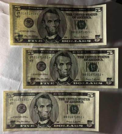 《外钞收藏家》第五百九十四期（畅拍场）（本平台长期征集拍品、欢迎藏友们联系合作） - 1999年 大头版 5美元 首发年份 BB冠号 星补号 5张连号 实物图