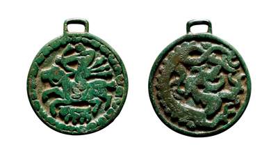 中贸圣佳2025年秋季拍卖会 争辉 中国历代古钱 - 西辽 狩猎图背单龙挂花钱，此品种皆为碎叶城铸 51.4*3.7mm