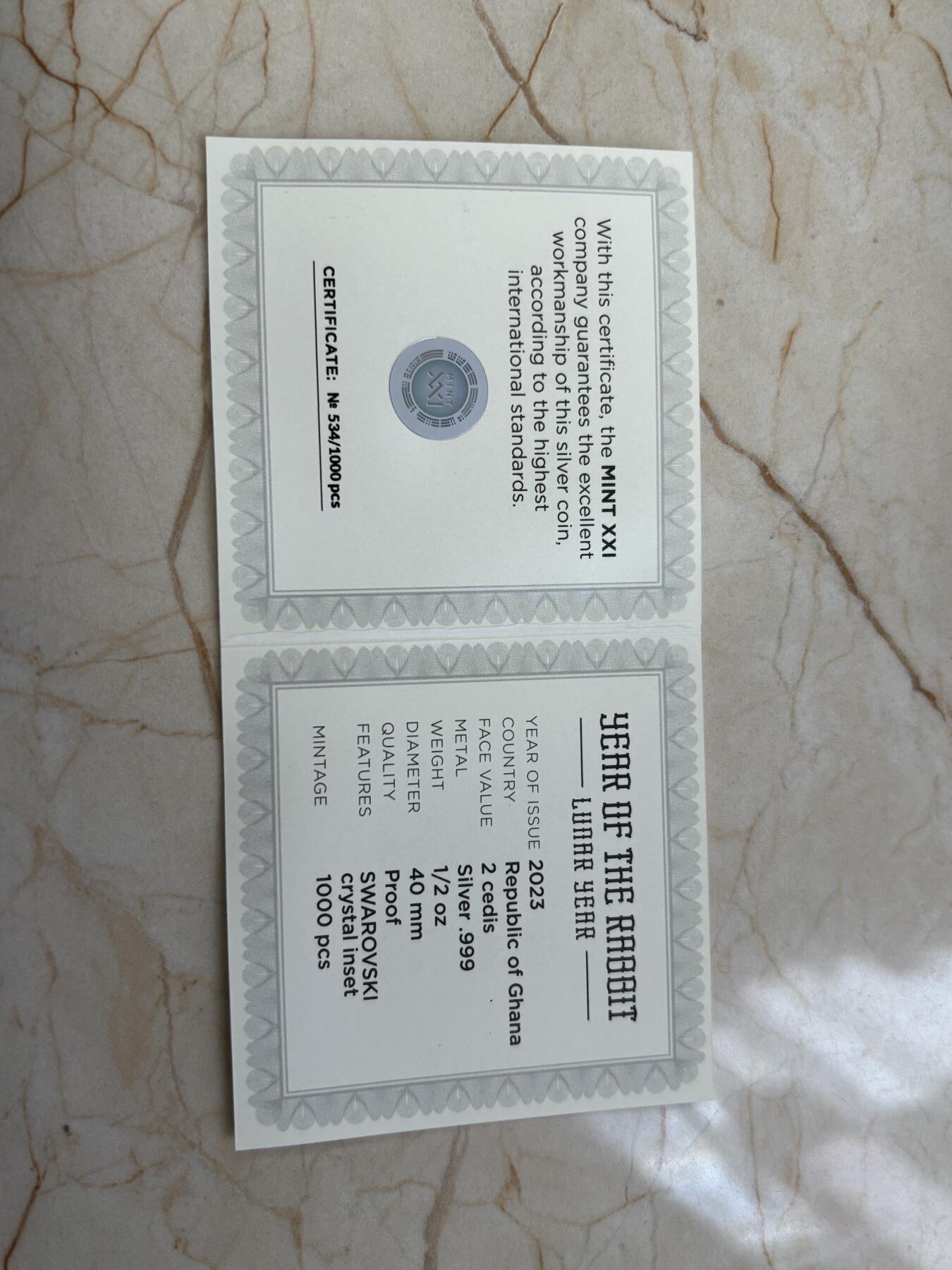 第185期拍卖 加纳2023年2赛地精制镶水晶银币 农历-兔 发行量：1千 1/2盎司999银 盒证全，有氧化