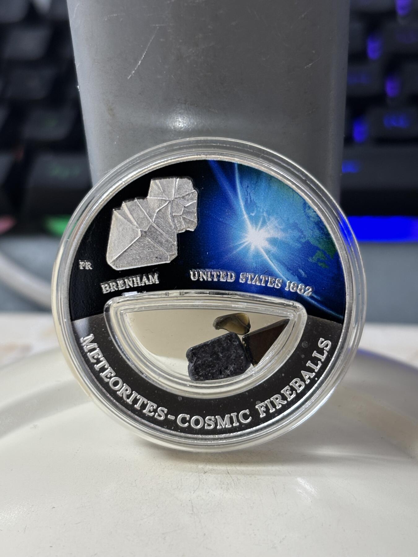 第186期拍卖 斐济2012年世界陨石系列镶嵌美国布伦纳姆陨石银币，999银，20克，发行999枚