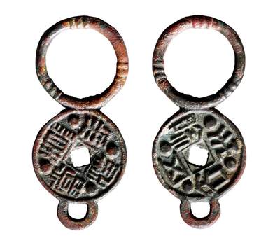 中贸圣佳2025年秋季拍卖会 争辉 中国历代古钱 - 西汉 “除凶去央”背“辟病莫当”挂花钱 53.8*2.8mm