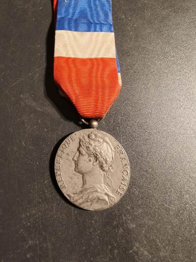 老王徽章第170期 - 法国银级劳工奖章    社会安全部1955年实发   950银    11.7g