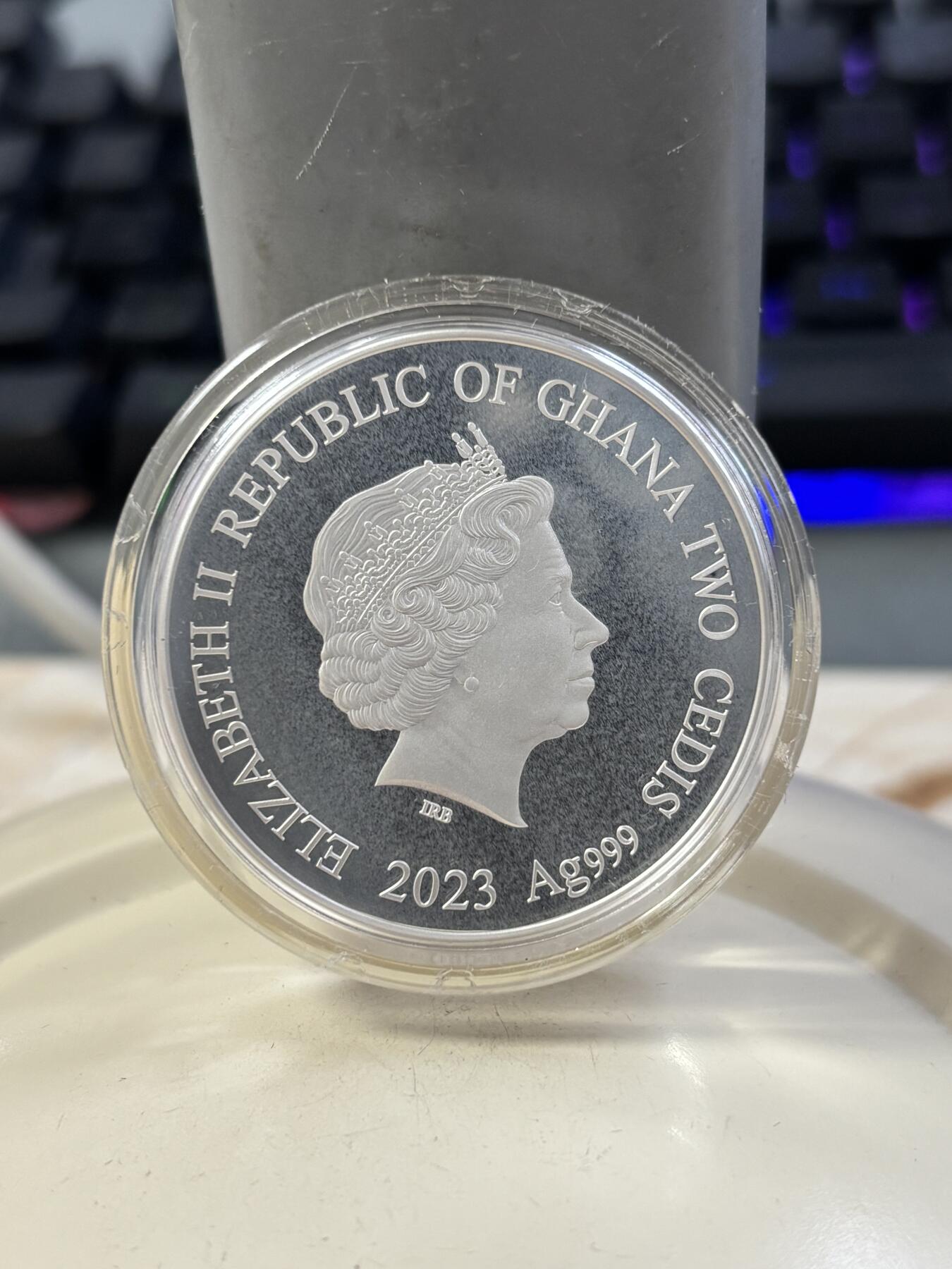 第185期拍卖 加纳2023年2赛地精制镶水晶银币 农历-兔 发行量：1千 1/2盎司999银 盒证全，有氧化