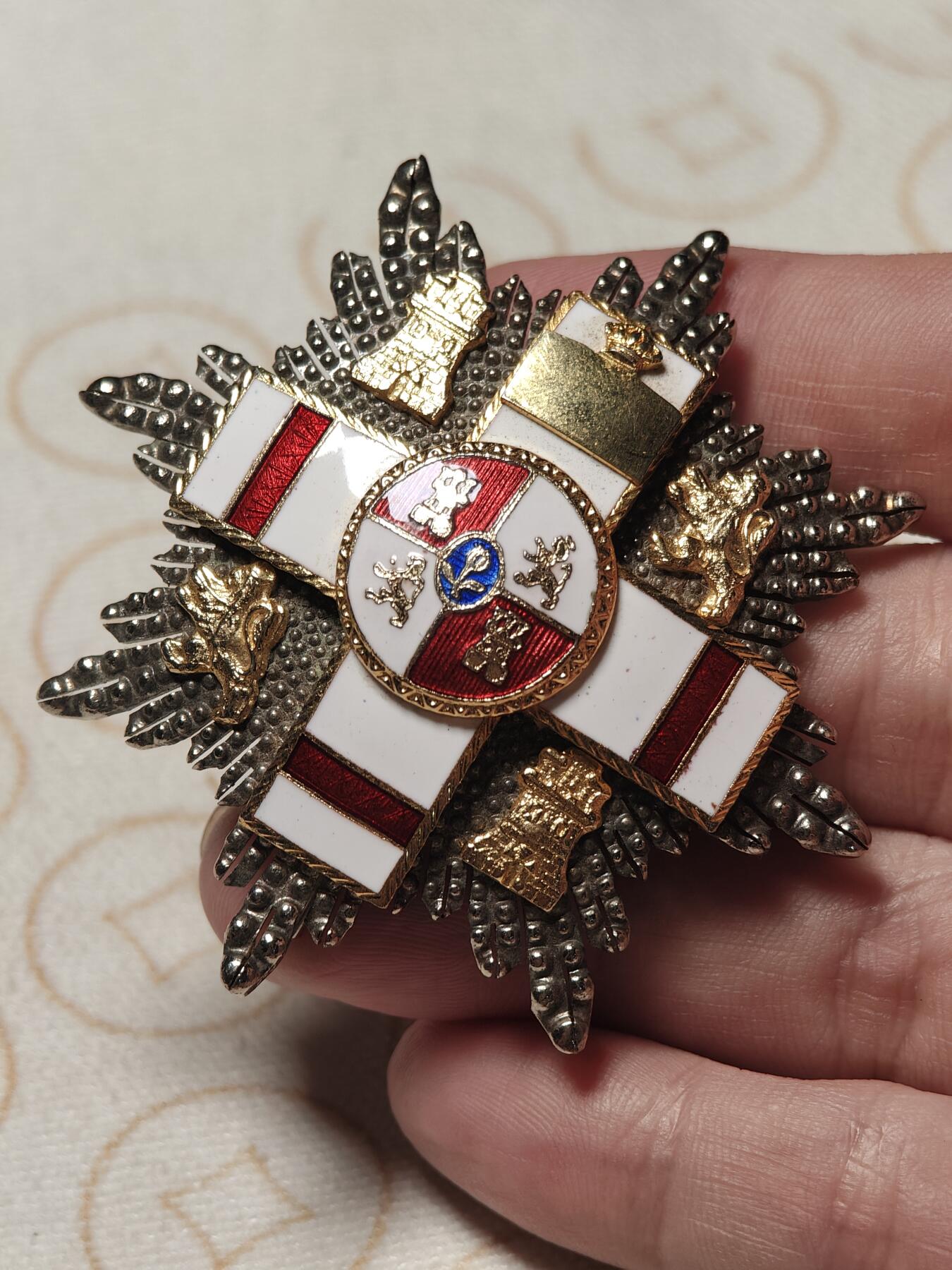 抚柳草堂-第二期章牌钱币 奖章勋章限时免佣 满百包邮 放漏专场 西班牙军事功勋大星芒 重45.3g 珐琅完好局部镀金