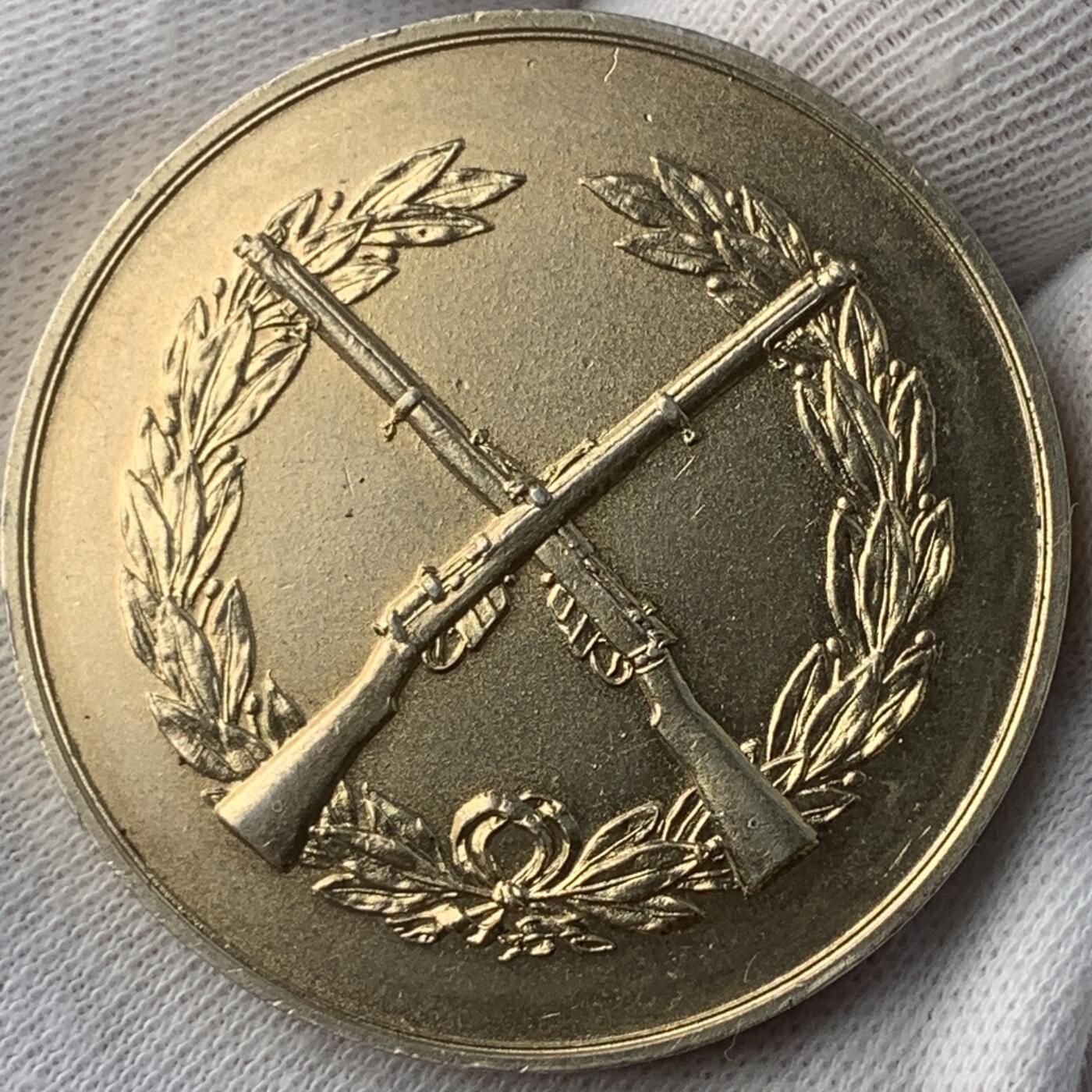 掌中浮雕-藏着的欧洲第046场 1947年英国海军警官国家冠军赛获奖镀金银章，38.3mm，35.5g