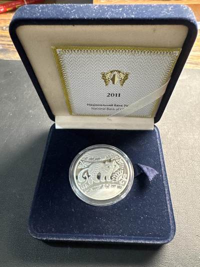 ❤️【币观天下】❤️ 第335期钱币拍卖- 2025.12.19周五晚上6点半场-长期征集拍品 - 少见原厂盒证乌克兰2011年猫咪镶嵌水晶精制纪念银币