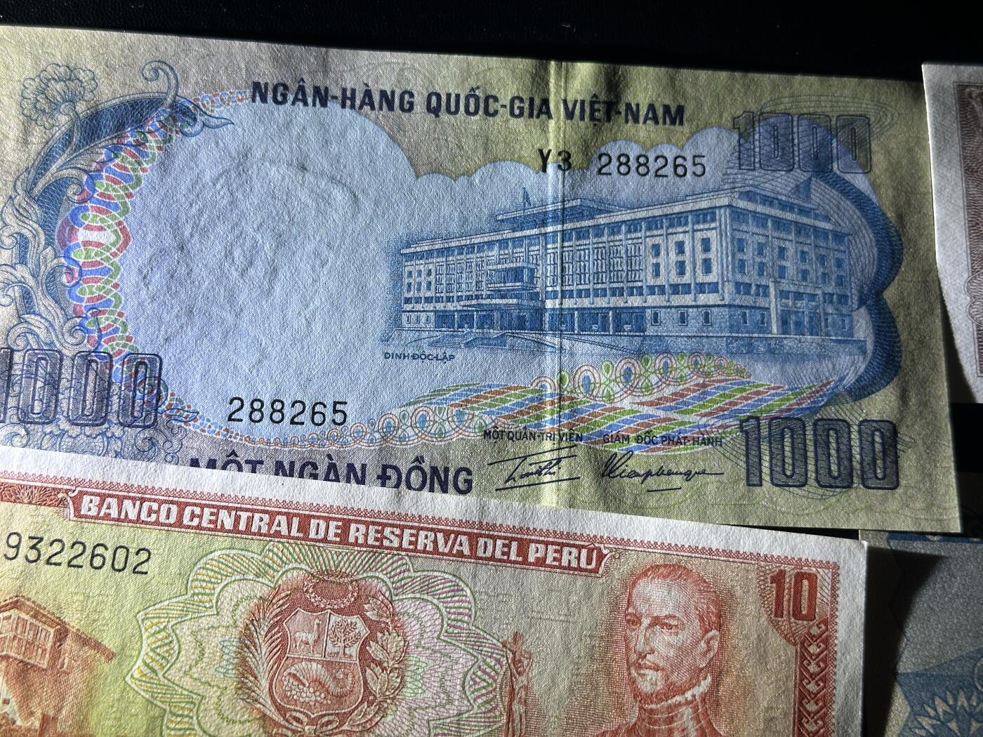 《外钞收藏家》第五百九十四期（畅拍场）（本平台长期征集拍品、欢迎藏友们联系合作） 越南、西班牙、以色列、墨西哥等14张纸币 大部份全新 越南安全线旁疑似有折 有两三张轻微潮