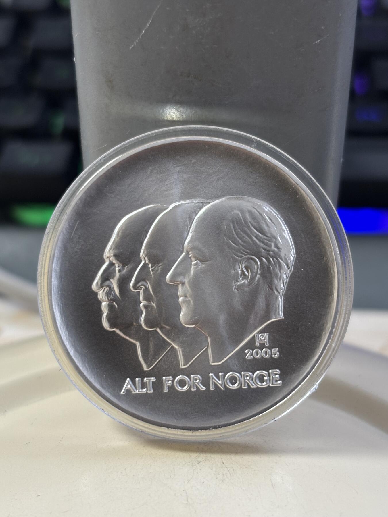 第185期拍卖 挪威2005年100克朗精制银币 挪威瑞典联盟解散-电路 33.6克925银 发行量：10万 盒证全