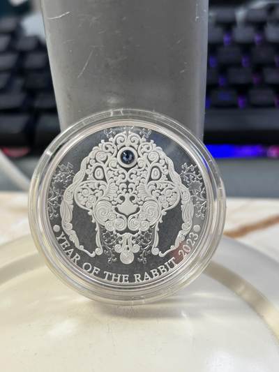 第185期拍卖 - 加纳2023年2赛地精制镶水晶银币 农历-兔 发行量：1千 1/2盎司999银 盒证全，有氧化