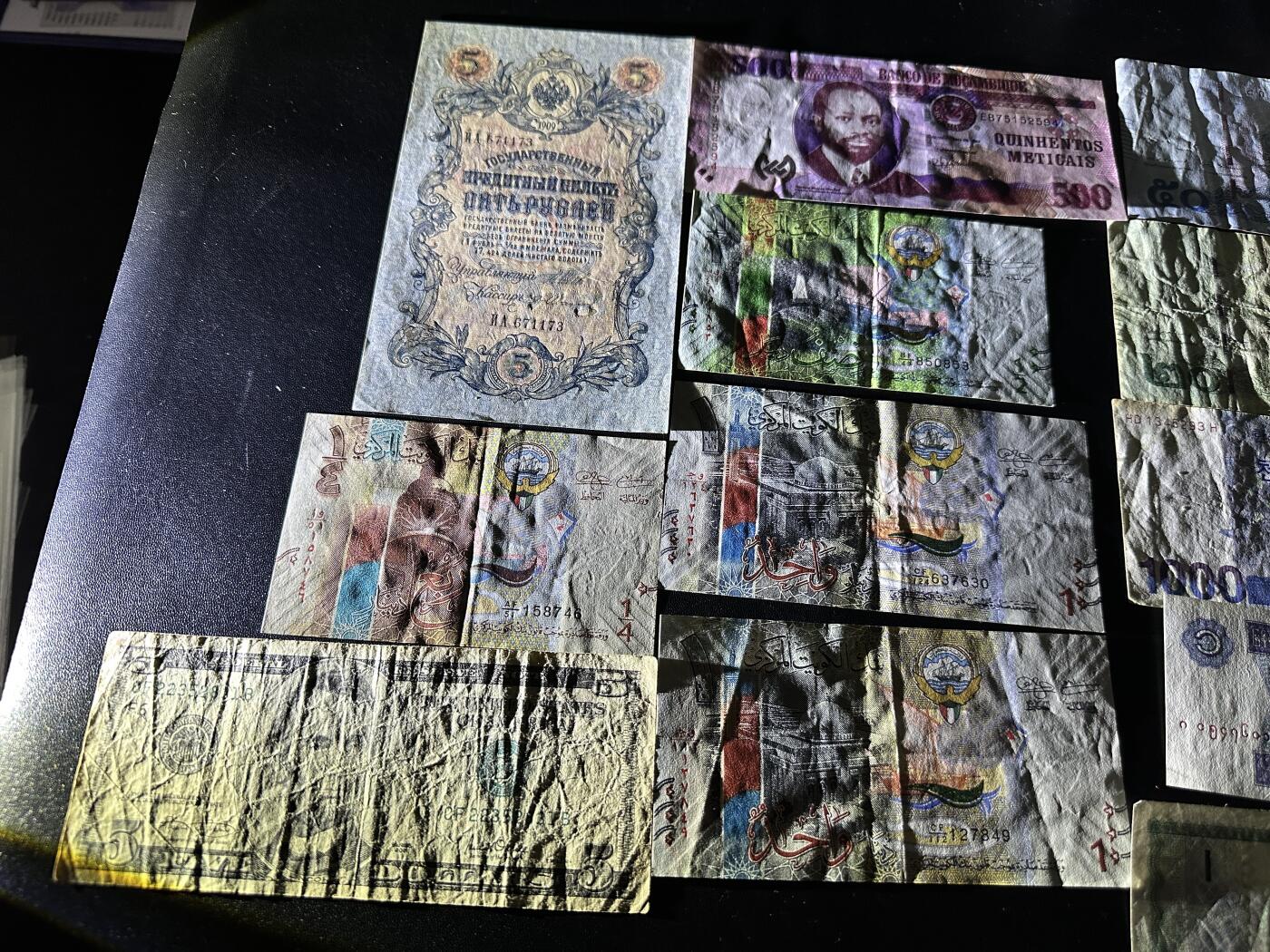 《外钞收藏家》第五百九十四期（畅拍场）（本平台长期征集拍品、欢迎藏友们联系合作） 俄罗斯、科威特、美元、泰国、韩国等12张一起 非全新 品相如图