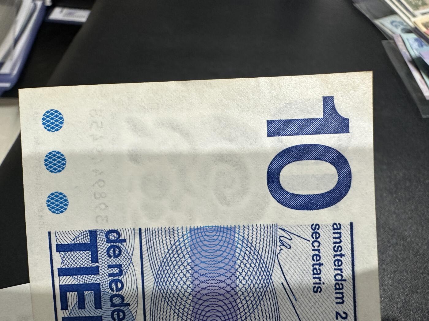 《外钞收藏家》第五百九十四期（畅拍场）（本平台长期征集拍品、欢迎藏友们联系合作） 荷兰人像版5盾全新+10盾UNC-（边泛黄）