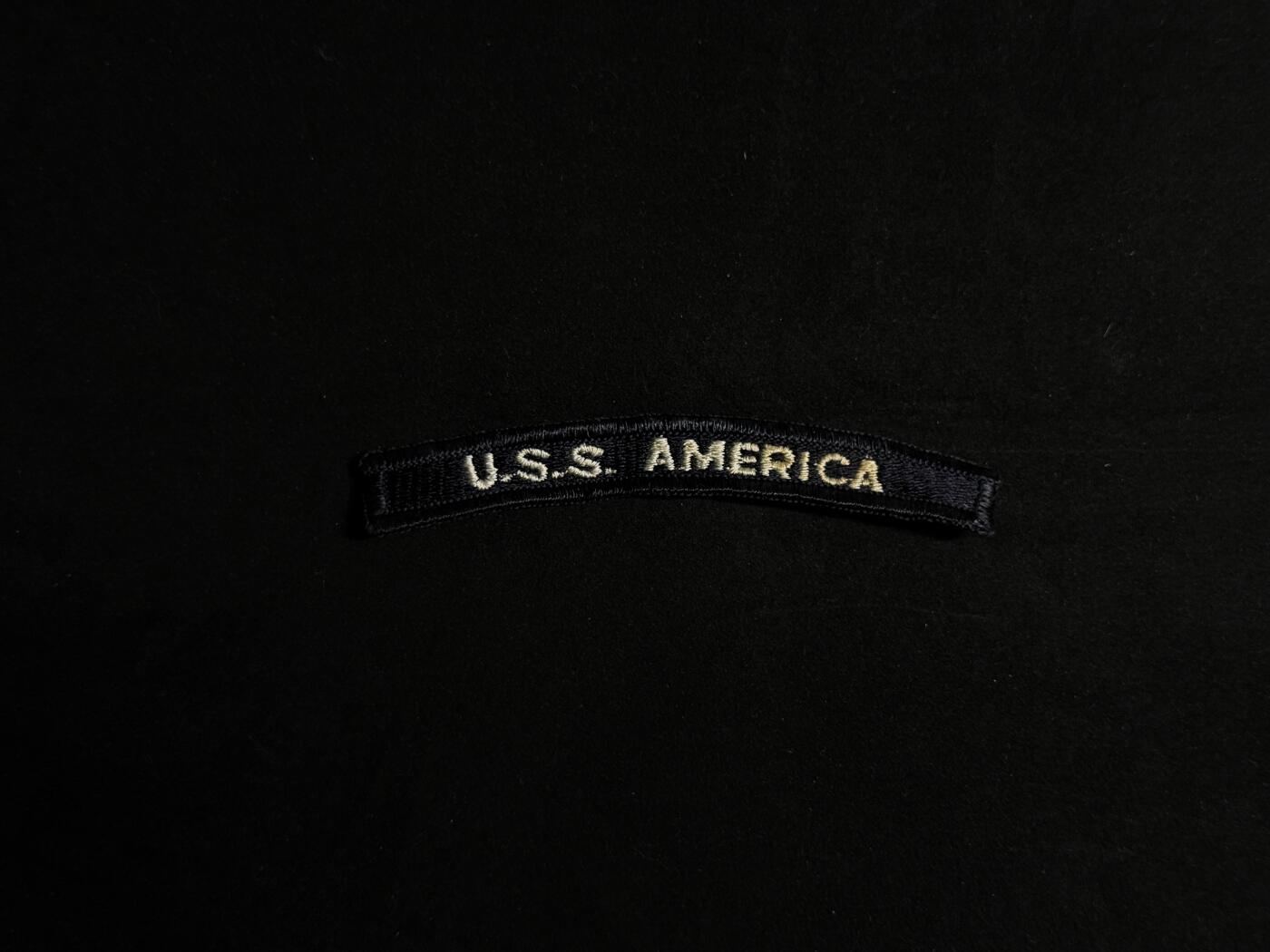 欢庆元旦！戎马世界章牌大赏第109期元旦大拍 美国海军联排与勋略布条，得主Jesus Palma曾于1948年起在俄勒冈城级重巡洋舰罗彻斯特号上服役，其服役期间在罗切斯特号上参与了掩护仁川登陆的炮击行动，后转至小鹰级航母美国号上服役