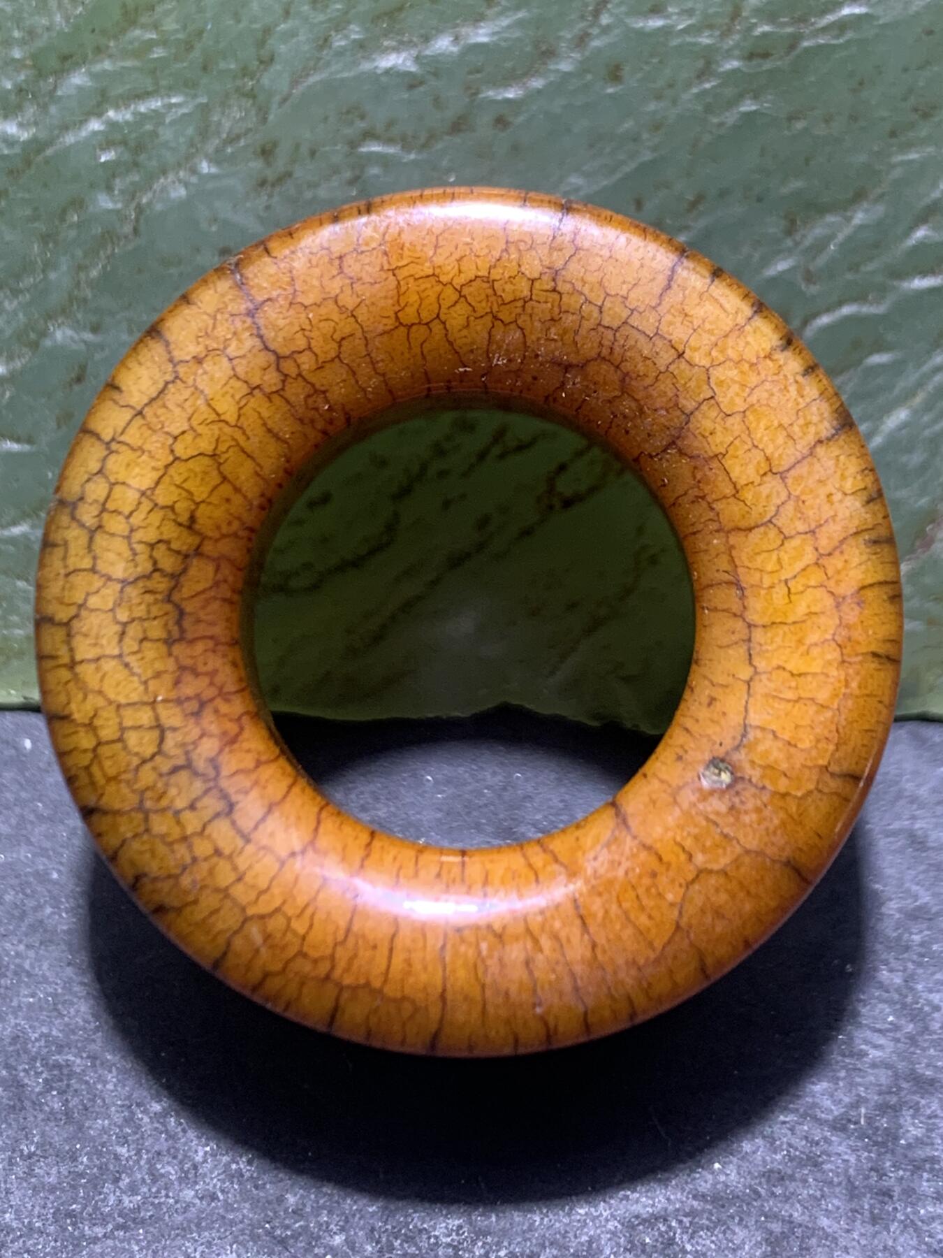 精美骨圈一个，