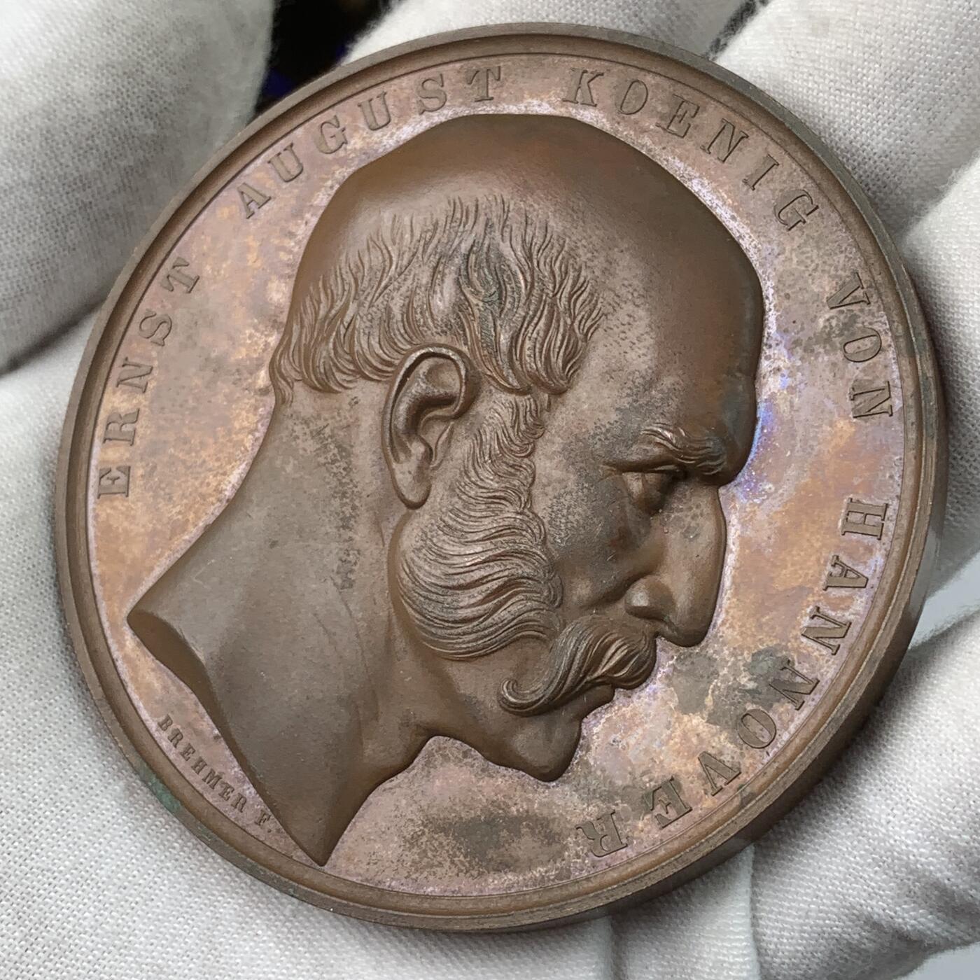 掌中浮雕-藏着的欧洲第046场 1861年德国汉诺威乔治五世为其父皇恩斯特.奥古斯特戎马雕像揭幕纪念铜章，70mm