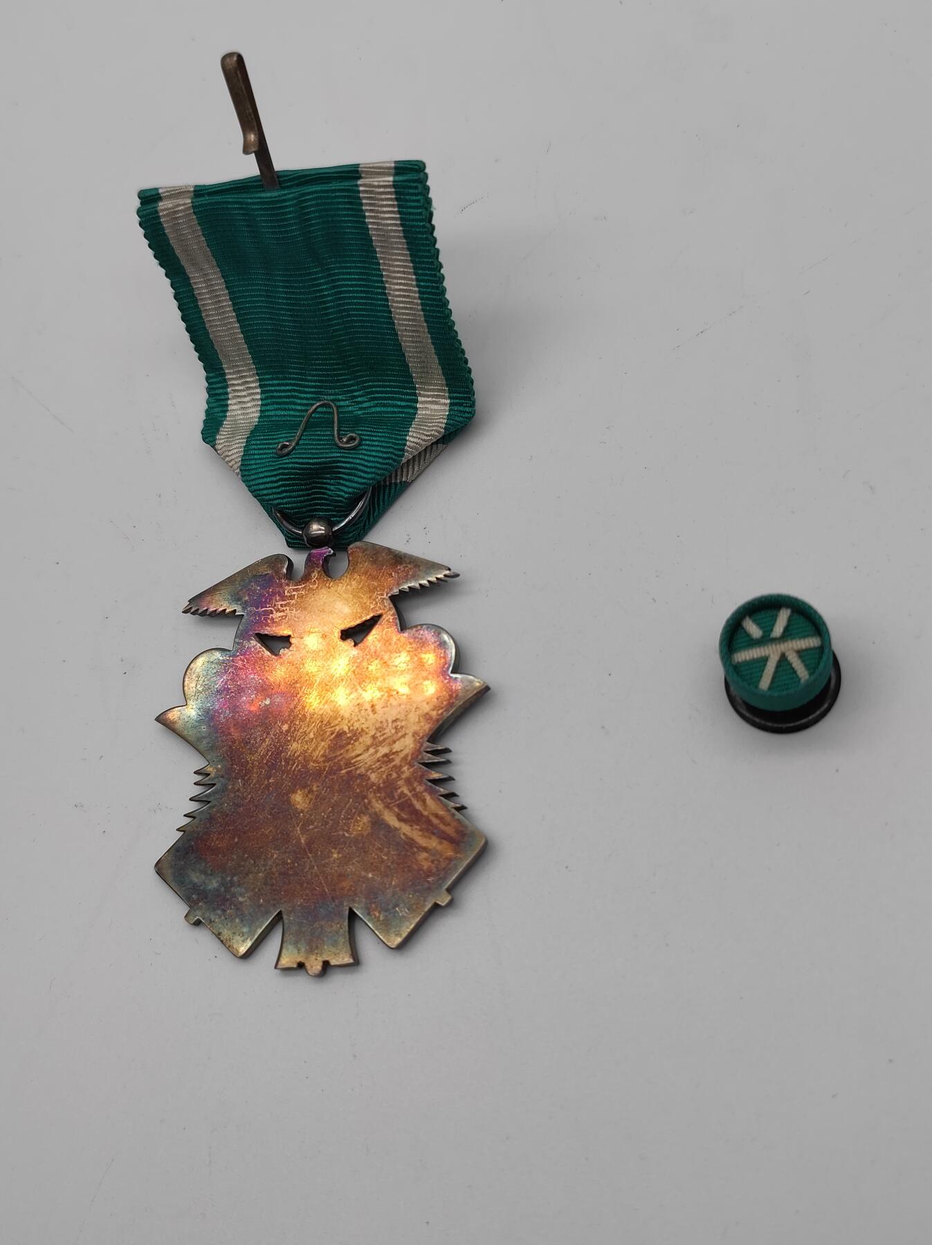 徽章旧纸专场1216 战时功六级金鵄勋章 银质鎏金带略